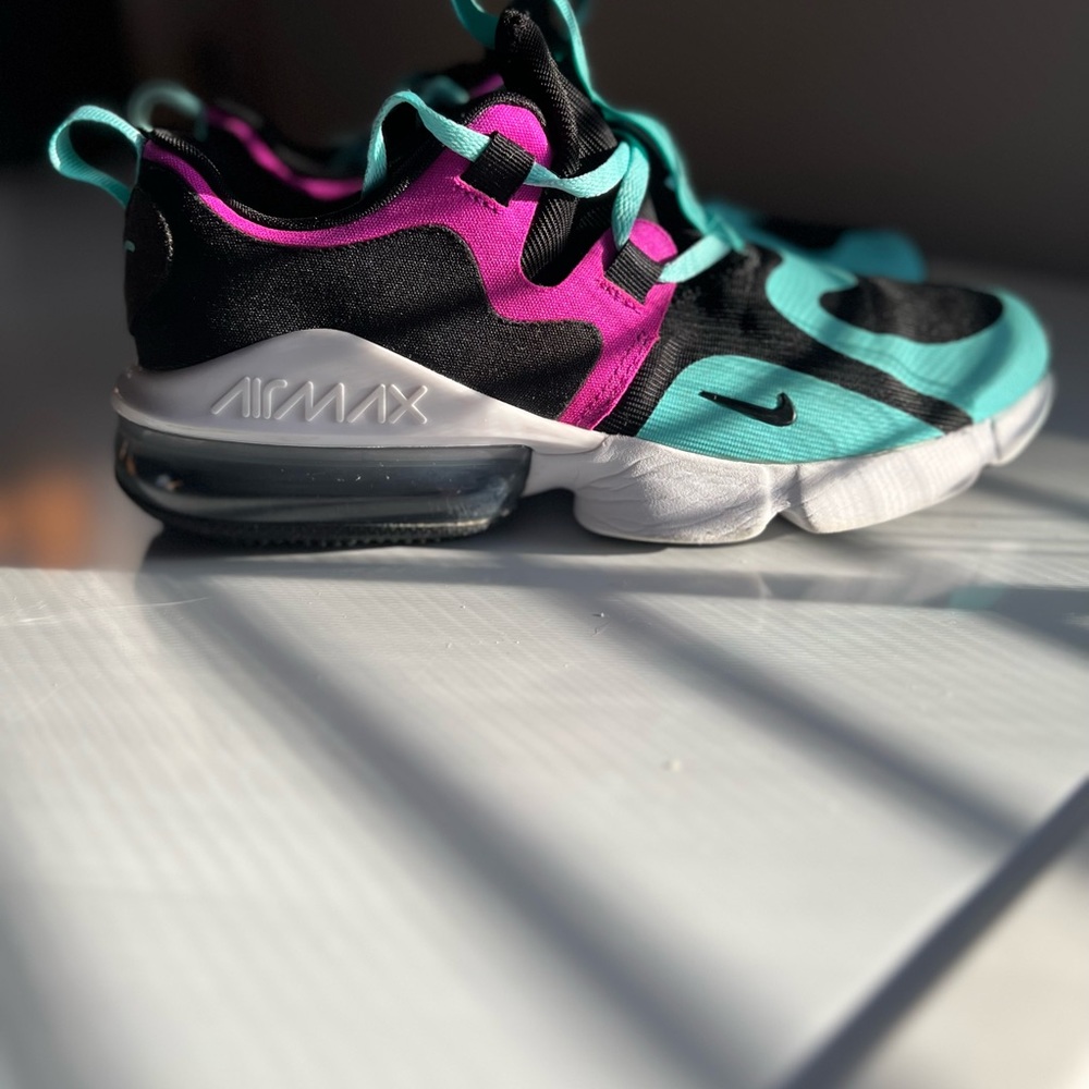 Nike Air Max Infinity/Big Kids Youth Size 6y worn twice